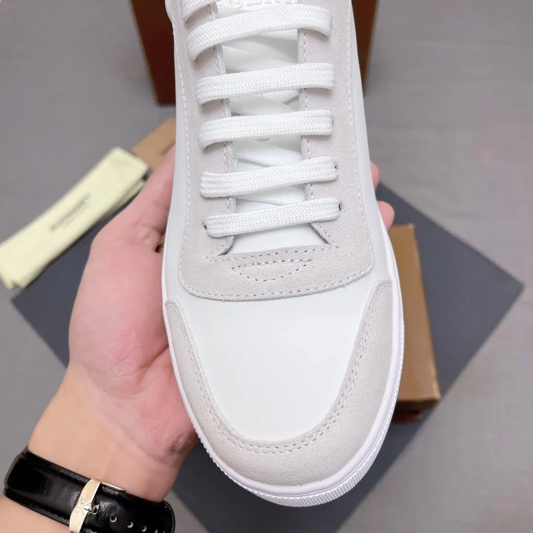 p380 【Burberry】Burberry’s new men’s casual shoes! Classic striped cloth paired with imported first-layer silk calfskin and high-mercerized nubuck leather. Real sheepskin lining is very comfortable. Original outsole. Two-color selection, details determine quality. Welcome to compare. Size: 38-44 No. 019